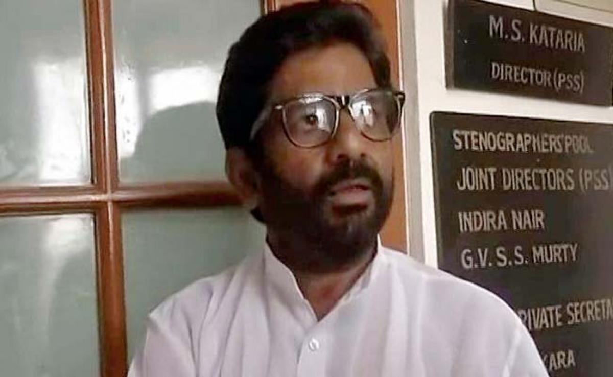 Chaos in Lok Sabha after Sena MPs protest flying ban on Gaikwad